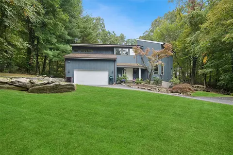 25 Dogwood Ln, Mount Pleasant, NY 10510