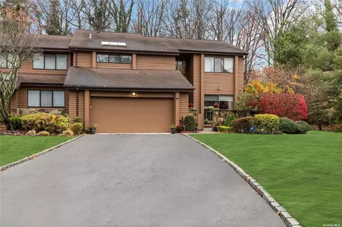 16 Yale Dr #16, North Hempstead, NY 11030