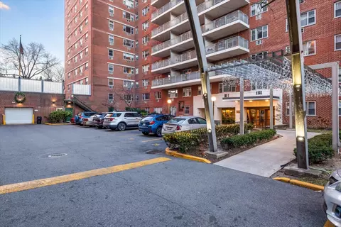 52-30 39 Dr #12E, Woodside, NY 11377