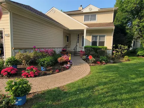 531 Dorado Ct, North Hempstead, NY 11576