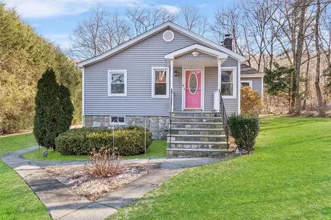 23 Hollowbrook Ln, Cortlandt, NY 10567