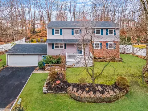 60 Sheryl Cres, Smithtown, NY 11787