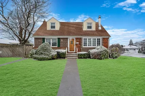 331 Doris Ave, Franklin Square, NY 11010