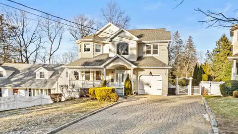 74 Bayberry Dr, Huntington, NY 11743