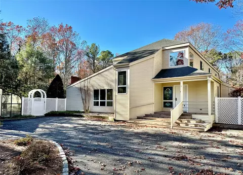 23 Deer Path, Quogue, NY 11959