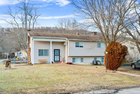 50 Merriewold Ln N, Monroe, NY 10950