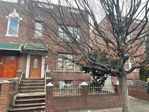 3512 92nd St, New York, NY 11372
