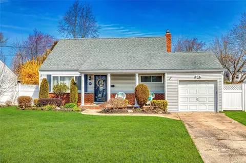 149 Greenwood Dr, North Babylon, NY 11703