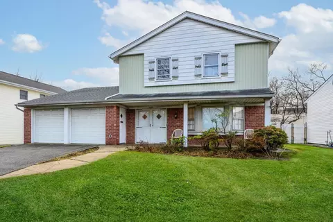 119 South Dr, North Hempstead, NY 11040