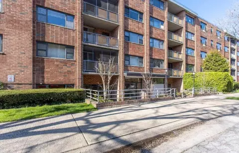 100 Clinton Ave #4D, North Hempstead, NY 11501