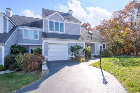 40 Oakcrest Ln, Greenburgh, NY 10706