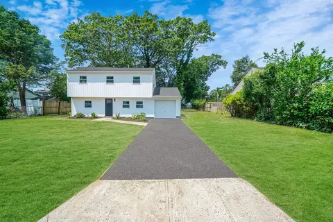 9 Huron St, Port Jefferson Station, NY 11776