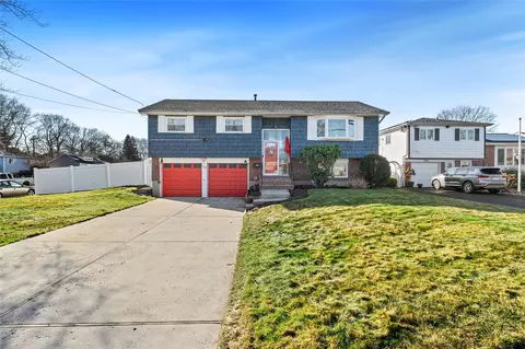450 Woods Rd, North Babylon, NY 11703
