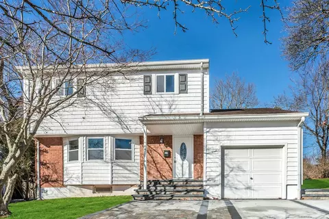 26 Morewood Dr, Smithtown, NY 11787