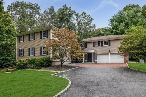 22 Valley Ln, New Castle, NY 10514