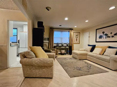 61-26 245th Pl #F-2, Douglaston, NY 11362