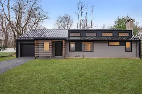 7 Lexington Dr, Cortlandt, NY 10520