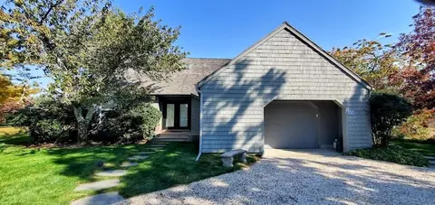 70 Huckleberry Ln, East Hampton, NY 11937