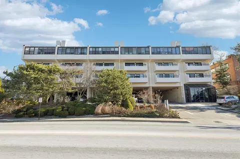 372 Main St #209, North Hempstead, NY 11050