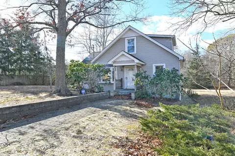 10 Brook Run Dr, Medford, NY 11763