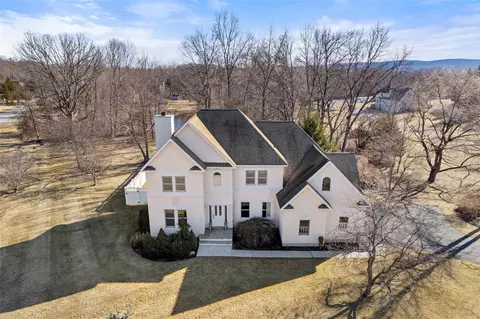 96 Woodcrest Dr, East Fishkill, NY 12533