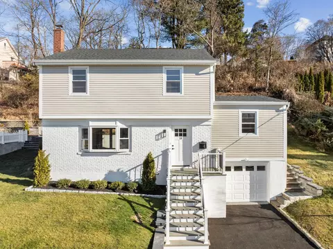 18 Pamela Ln, Mount Pleasant, NY 10595