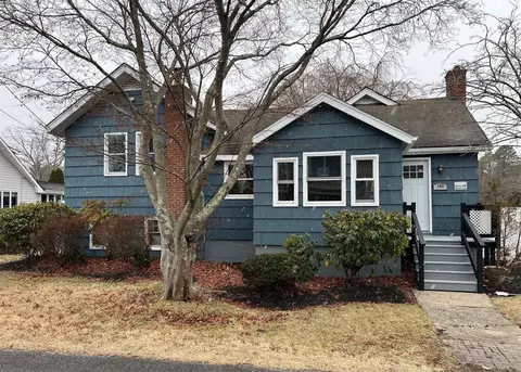 142 Saint Charles St, Holbrook, NY 11741