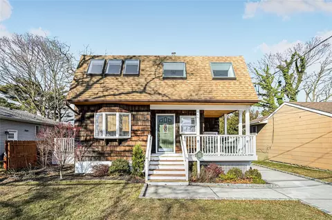 26 Princeton Pl, Merrick, NY 11566