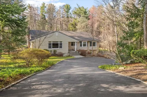 482 Berry Hill Rd, Syosset, NY 11791