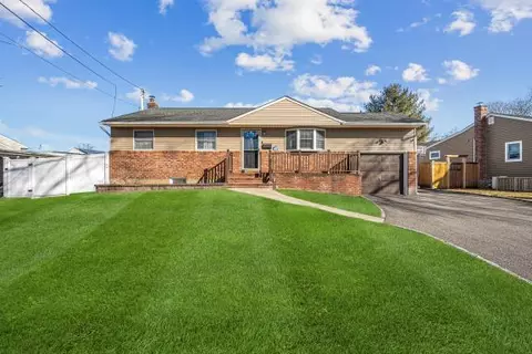 56 Wiltshire Dr, Commack, NY 11725