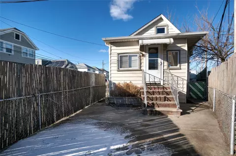 336 Beach 88th St, Rockaway Beach, NY 11693