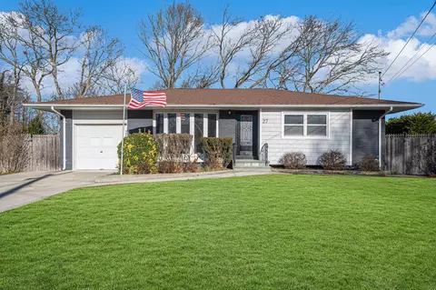 27 Joy Rd, Selden, NY 11784