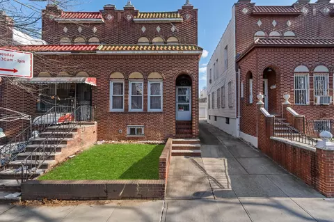 30-33 83rd St, New York, NY 11370