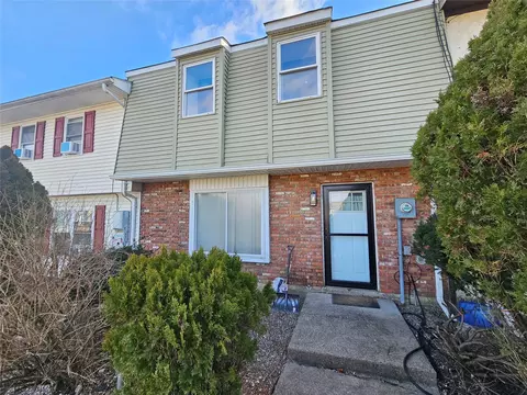 34 Black Stallion Ct, Wallkill, NY 10940