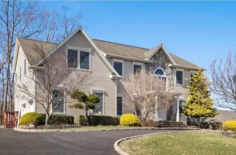 16 Fillmore Dr, Stony Point, NY 10980
