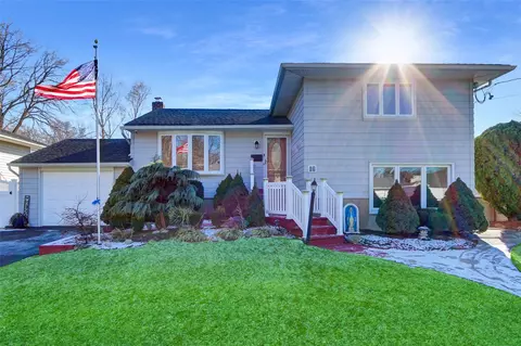 82 N Beech St, Massapequa, NY 11758