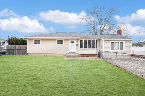 211 Holbrook Rd, Holbrook, NY 11741