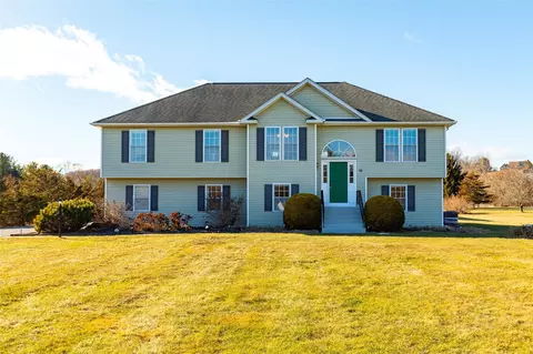 15 Smith Rd, Pleasant Valley, NY 12569