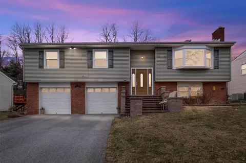 56 Carriage Hill Ln, Arlington, NY 12603