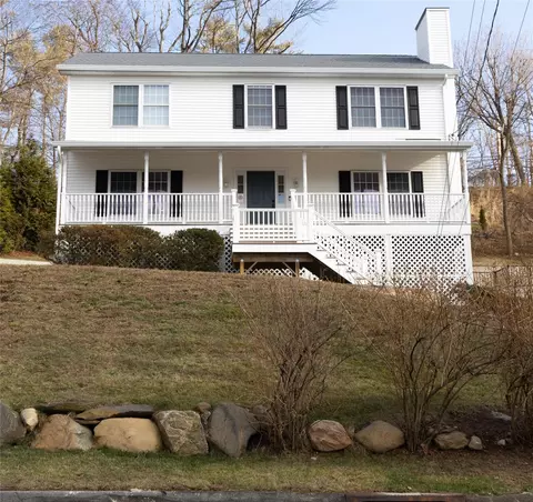 9 Meadowbrook Dr, Ossining, NY 10562