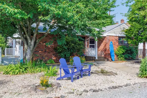 26 Seventh St, Bayville, NY 11709