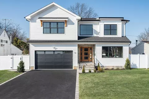52 Choir Ln, North Hempstead, NY 11590