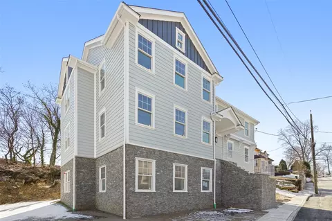 52 Mcintyre St, Yonkers, NY 10708