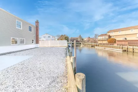 2337 Bay St, Bellmore, NY 11710