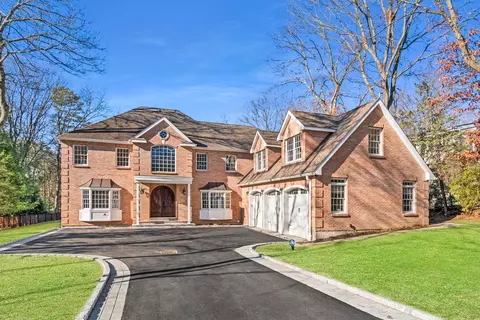 62 Winston Dr, Smithtown, NY 11787