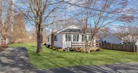 51 Prince Rd, Rocky Point, NY 11778