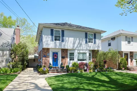 225 Oak St, Floral Park, NY 11001