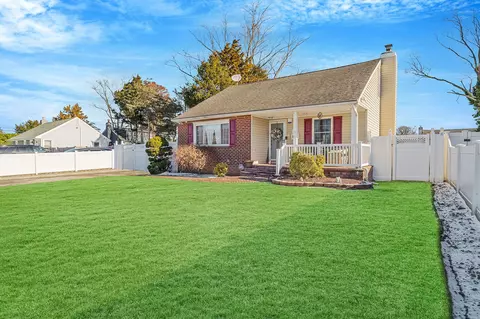 99 Anderson Ave, North Babylon, NY 11703