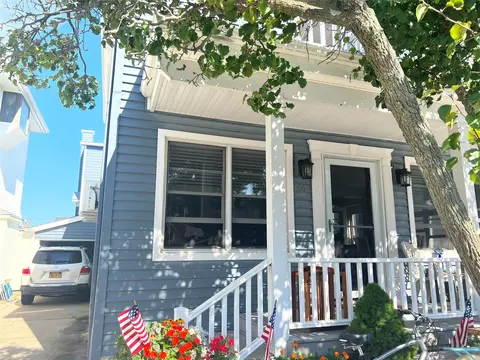 66 Baldwin Ave, Point Lookout, NY 11569