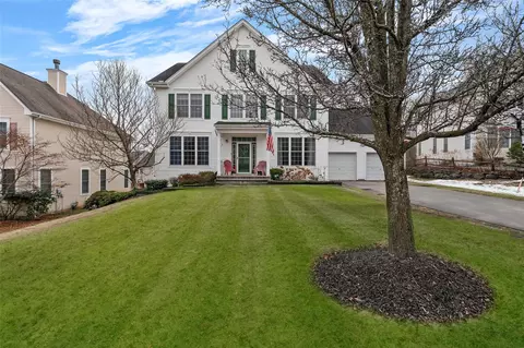 3 Ainsley Ct, Woodbury, NY 10930